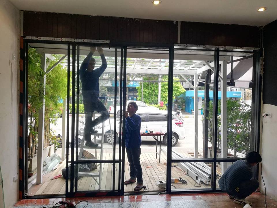 กั้นห้องกระจก