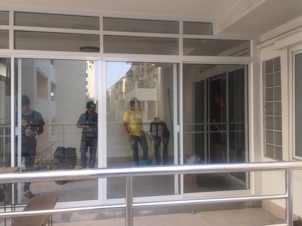 ติดตั้งกระจก